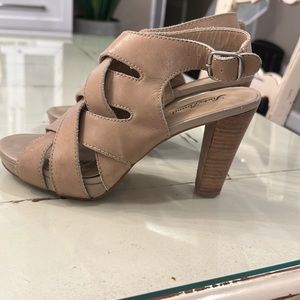 Lucky Brand leather platform sandals size 8